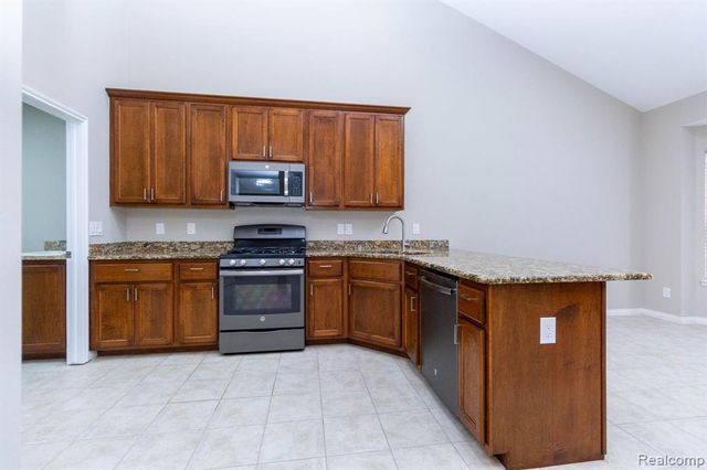 26196 Captains Landing, Chesterfield, MI 48051