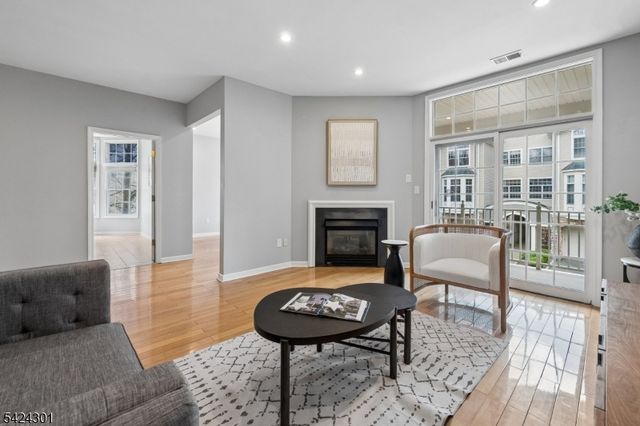 816 Kensington Ln, Livingston Twp., NJ 07039