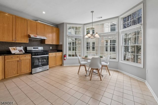 816 Kensington Ln, Livingston Twp., NJ 07039