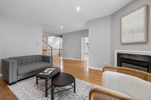 816 Kensington Ln, Livingston Twp., NJ 07039