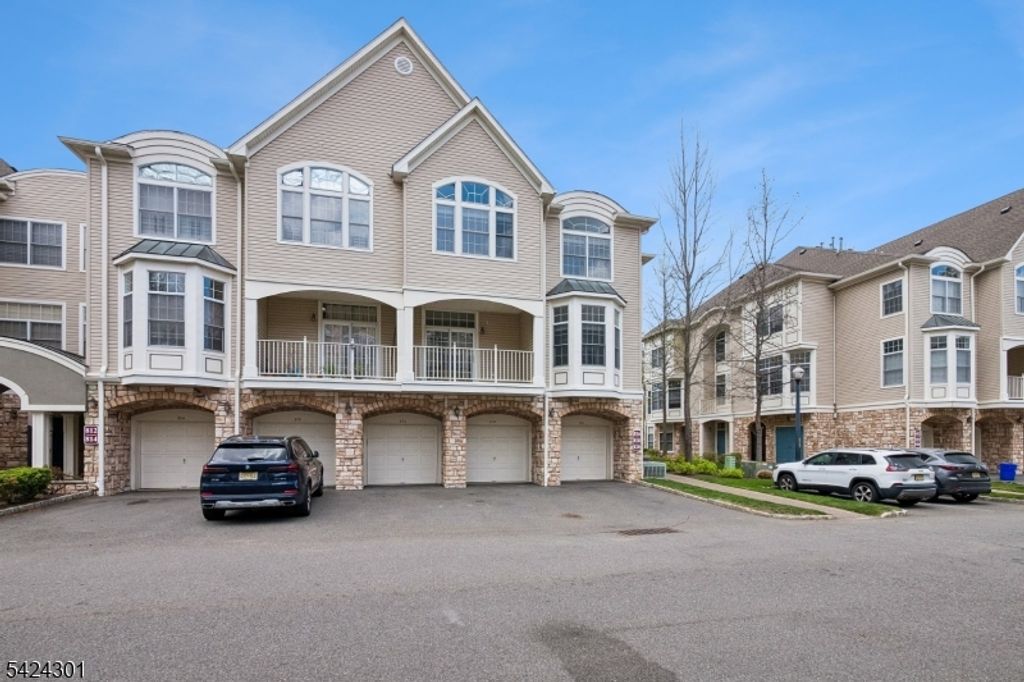 816 Kensington Ln, Livingston Twp., NJ 07039