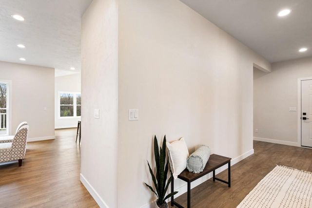 N8744 CONNOR CIRCLE, Menasha, WI 54952