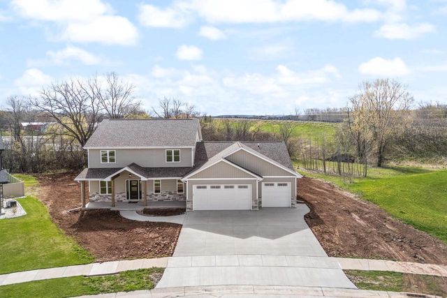 N8744 CONNOR CIRCLE, Menasha, WI 54952