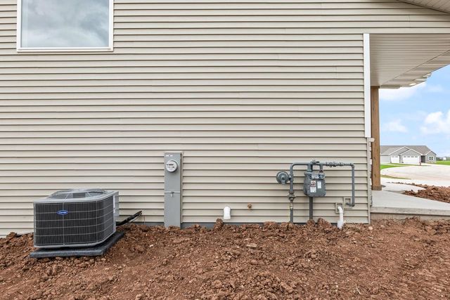 N8744 CONNOR CIRCLE, Menasha, WI 54952