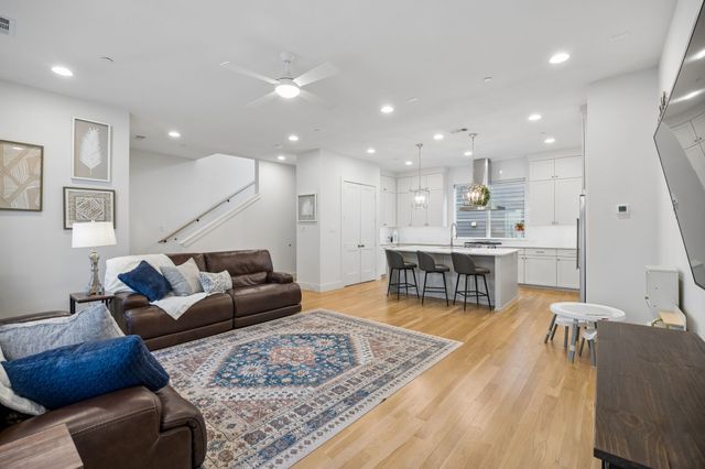 2715 Kimsey Drive 102, Dallas, TX 75235
