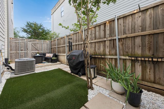 2715 Kimsey Drive 102, Dallas, TX 75235