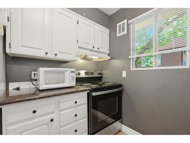 839 Sw BROADWAY Dr 74, Portland, OR 97201