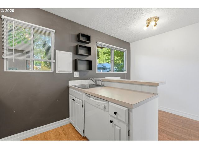839 Sw BROADWAY Dr 74, Portland, OR 97201