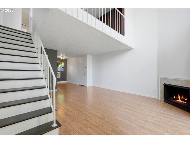 839 Sw BROADWAY Dr 74, Portland, OR 97201