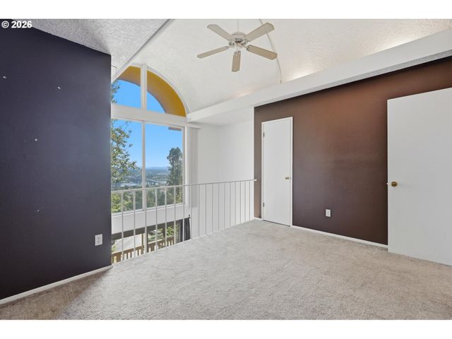 839 Sw BROADWAY Dr 74, Portland, OR 97201