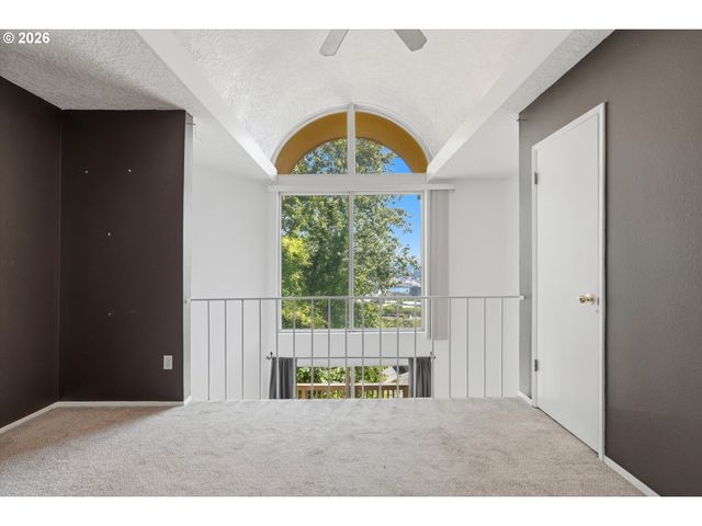 839 Sw BROADWAY Dr 74, Portland, OR 97201