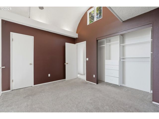 839 Sw BROADWAY Dr 74, Portland, OR 97201