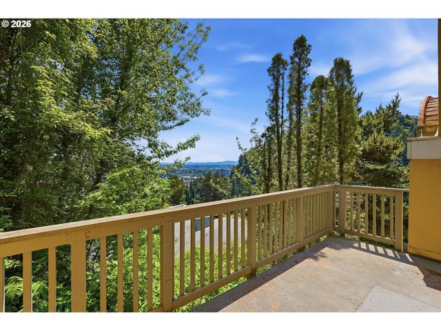 839 Sw BROADWAY Dr 74, Portland, OR 97201
