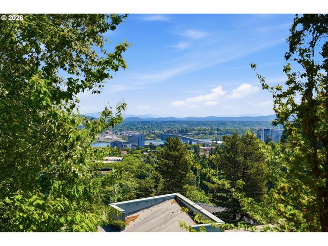 839 Sw BROADWAY Dr 74, Portland, OR 97201