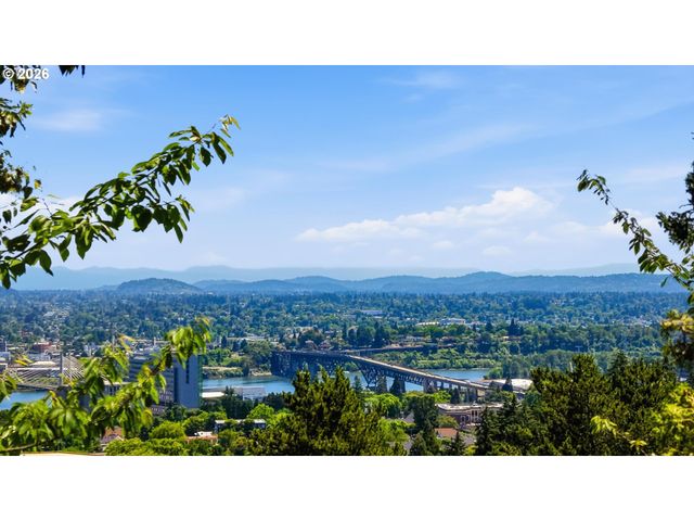 839 Sw BROADWAY Dr 74, Portland, OR 97201