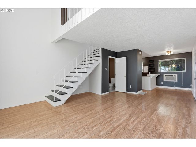 839 Sw BROADWAY Dr 74, Portland, OR 97201