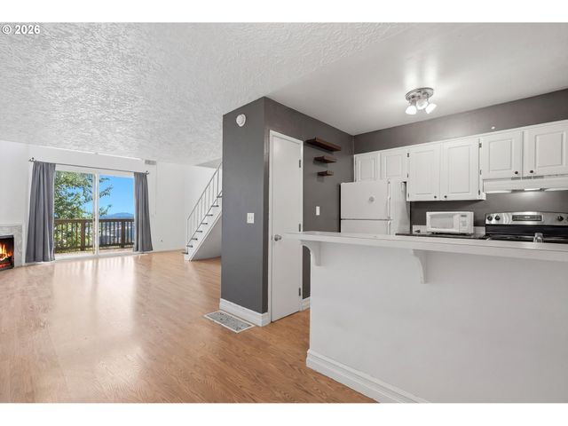 839 Sw BROADWAY Dr 74, Portland, OR 97201