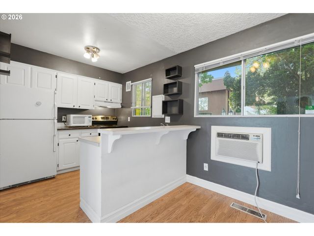 839 Sw BROADWAY Dr 74, Portland, OR 97201