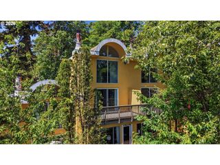 839 Sw BROADWAY Dr 74, Portland, OR 97201