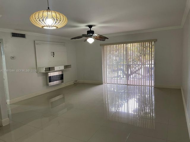 10367 N Kendall Dr E5, Miami, FL 33176