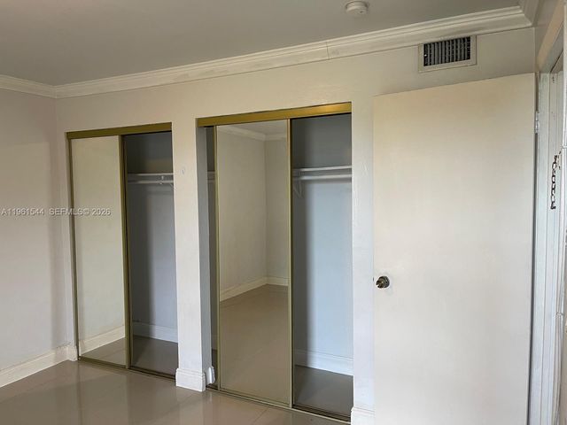 10367 N Kendall Dr E5, Miami, FL 33176