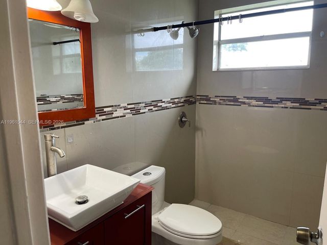 10367 N Kendall Dr E5, Miami, FL 33176