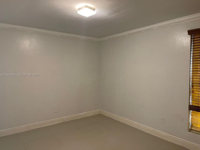 10367 N Kendall Dr E5, Miami, FL 33176