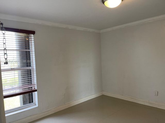 10367 N Kendall Dr E5, Miami, FL 33176