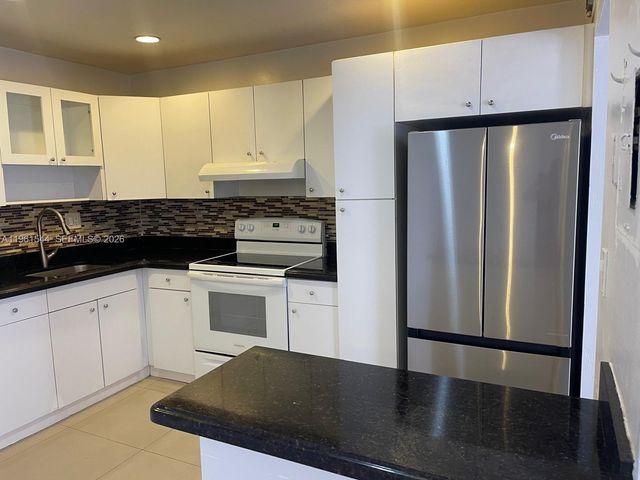 10367 N Kendall Dr E5, Miami, FL 33176