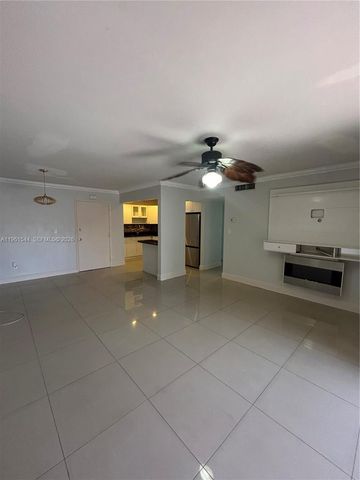 10367 N Kendall Dr E5, Miami, FL 33176