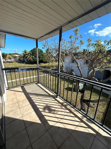 10367 N Kendall Dr E5, Miami, FL 33176