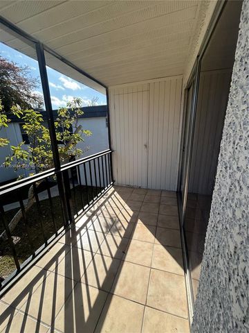 10367 N Kendall Dr E5, Miami, FL 33176