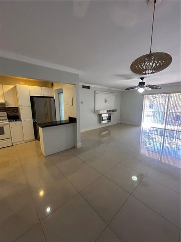 10367 N Kendall Dr E5, Miami, FL 33176