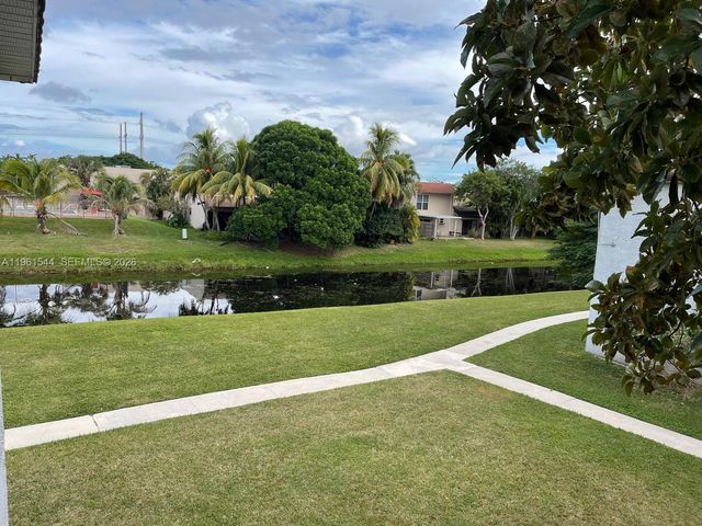 10367 N Kendall Dr E5, Miami, FL 33176