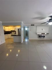 10367 N Kendall Dr E5, Miami, FL 33176