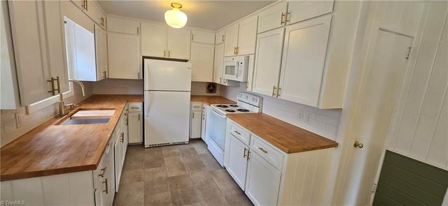 1224 Lamont Drive, Winston-salem, NC 27103