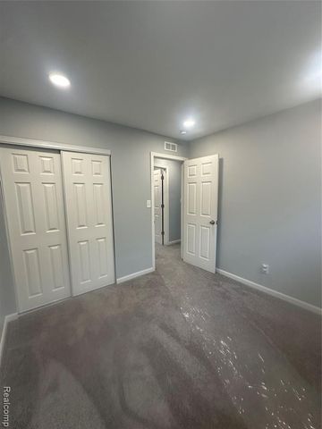 1917 Keppen Boulevard, Lincoln Park, MI 48146