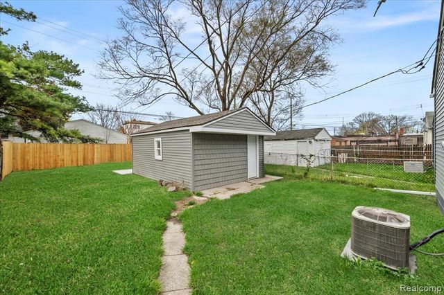 1917 Keppen Boulevard, Lincoln Park, MI 48146