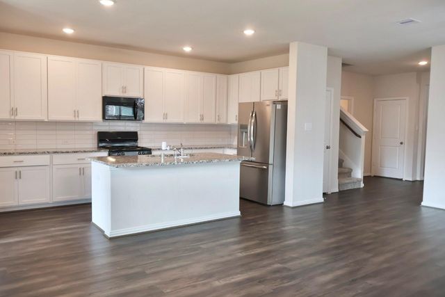 32311 Elmwood Manor, Waller, TX 77484