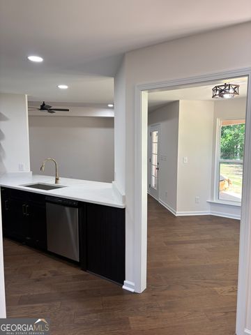 1204 22nd Pl, Valley, AL 36854