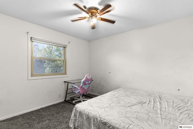 12110 Parker Circle, Omaha, NE 68154