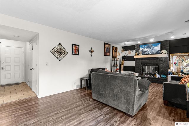 12110 Parker Circle, Omaha, NE 68154