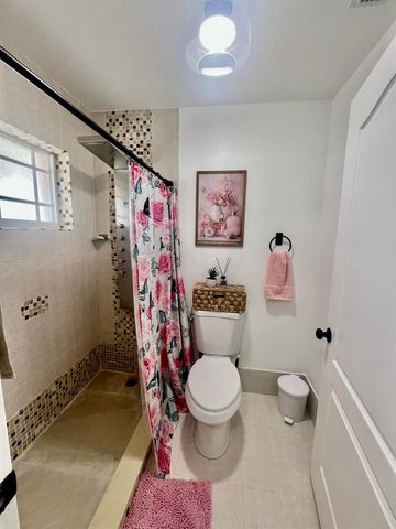 10903 W Okeechobee Road 201, Hialeah, FL 33018