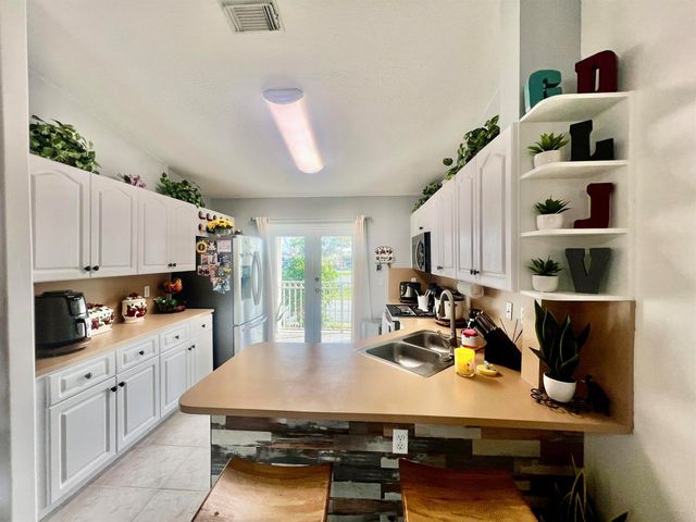 10903 W Okeechobee Road 201, Hialeah, FL 33018