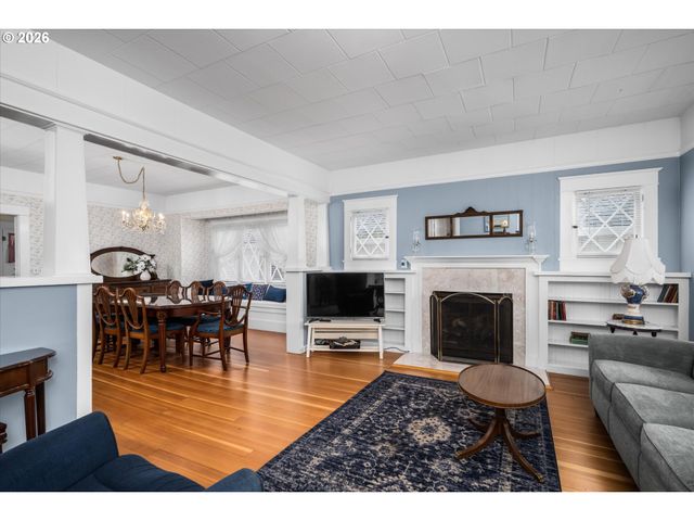 524 N 5TH St, Creswell, OR 97426