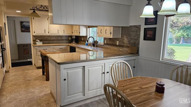 7908 Kroll Way, Bakersfield, CA 93309