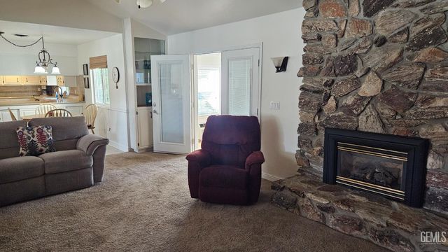 7908 Kroll Way, Bakersfield, CA 93309