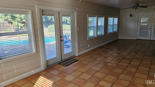 7908 Kroll Way, Bakersfield, CA 93309