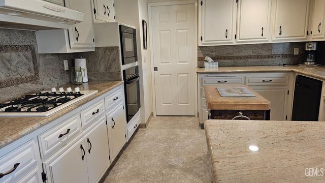 7908 Kroll Way, Bakersfield, CA 93309