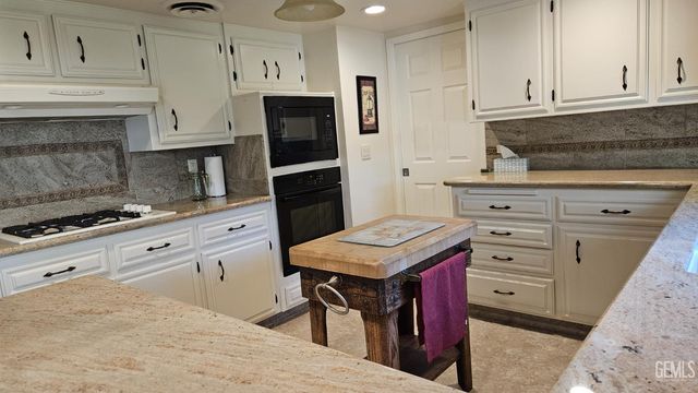 7908 Kroll Way, Bakersfield, CA 93309